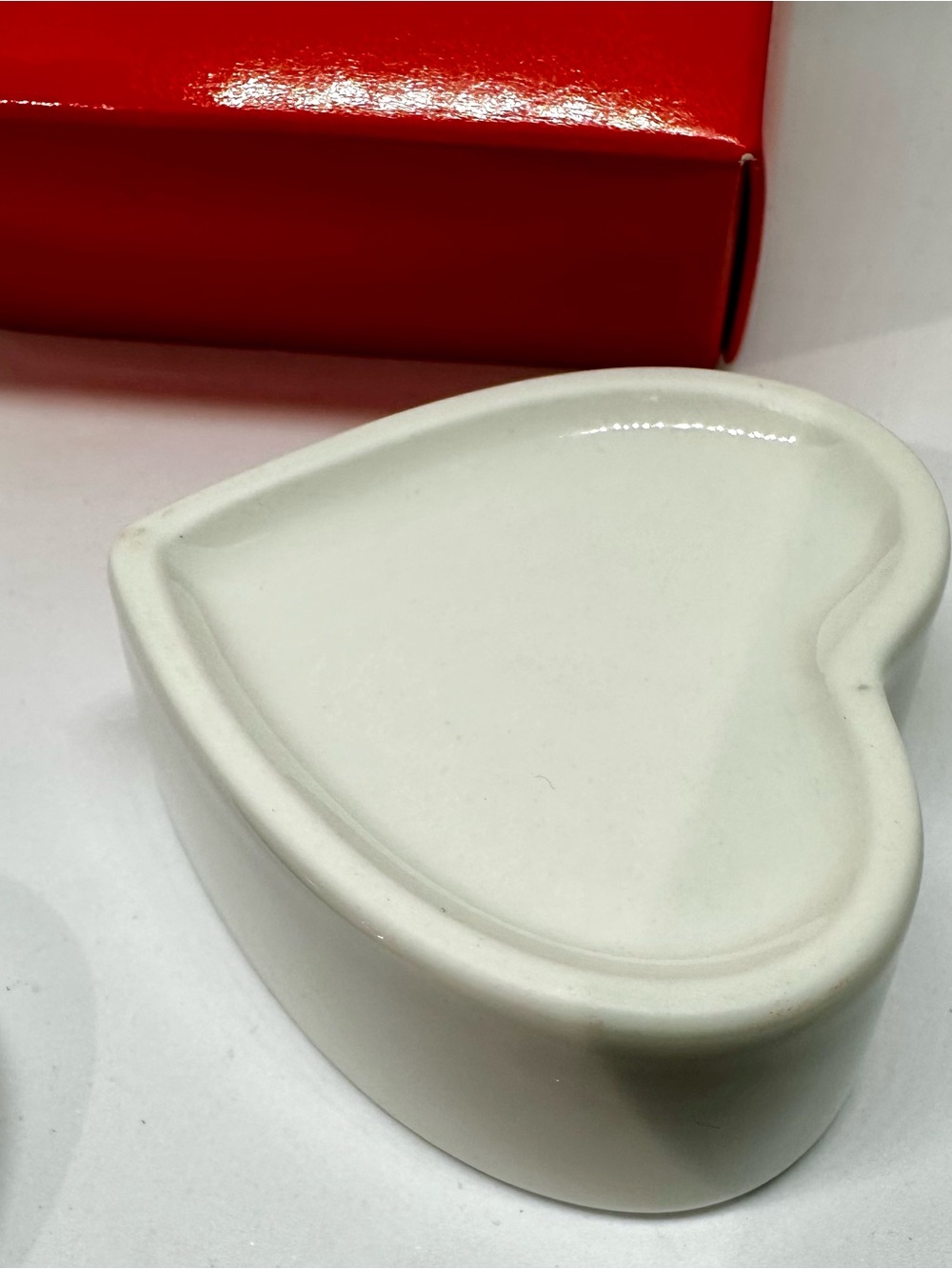 Authentic Vintage COACH Ceramic Heart Trinket Box with Original Presentation Box - Picture 4 of 10